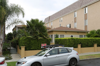 10660 Eastborne Ave in Los Angeles, CA - Building Photo - Primary Photo