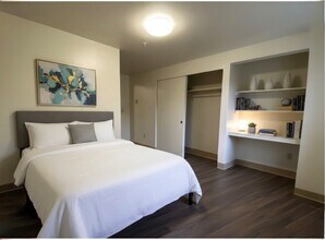 Evergreen Vista I & II Apartments in Olympia, WA - Foto de edificio - Building Photo