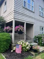 619 Child St, Unit 2 in Warren, RI - Building Photo