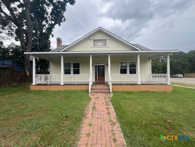 317 S Magnolia Ave in Luling, TX - Foto de edificio