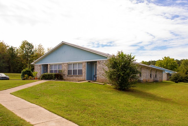 River Oaks Apartments in Oneonta, AL - Building Photo - Building Photo