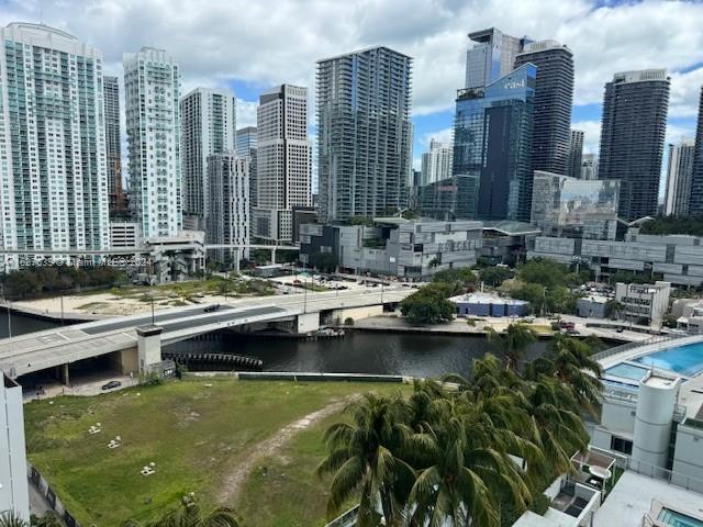 90 SW 3rd St, Unit PH-15 in Miami, FL - Building Photo - Building Photo