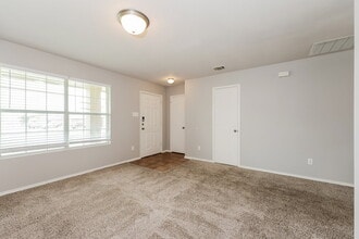 8201 Southbrook Cir in Fort Worth, TX - Building Photo - Building Photo