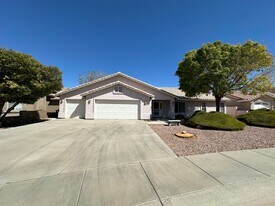 660 Country Club Dr in Kingman, AZ - Building Photo