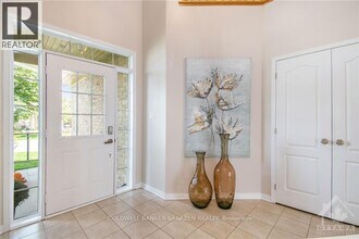208 Kinloch Crt in Ottawa, ON - Building Photo - Building Photo