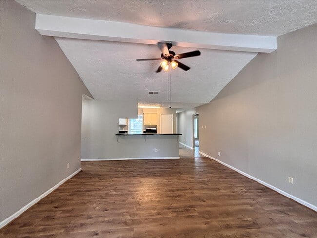 203 Woodvale St in Houston, TX - Foto de edificio - Building Photo