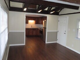 8911 Pembroke Oak Grove Rd in Oak Grove, KY - Building Photo