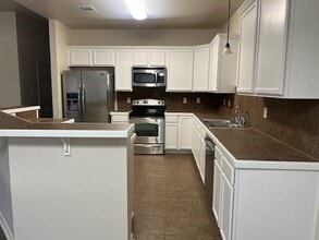 17060 Jamestowne Dr in Prairieville, LA - Building Photo - Building Photo