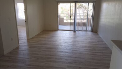 1901 Villa Palms Ct, Unit 205 in Las Vegas, NV - Foto de edificio - Building Photo