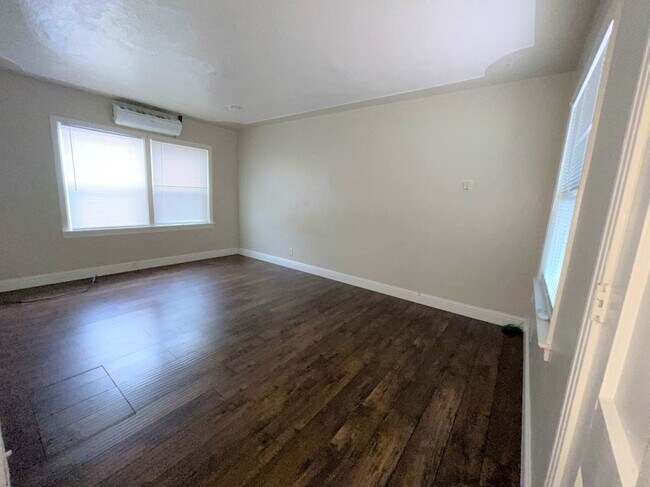 296 E 22nd St, Unit na photo'