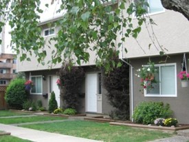 Woodbine Townhouses Apartments