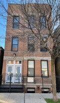 1241 N Bosworth Ave in Chicago, IL - Building Photo