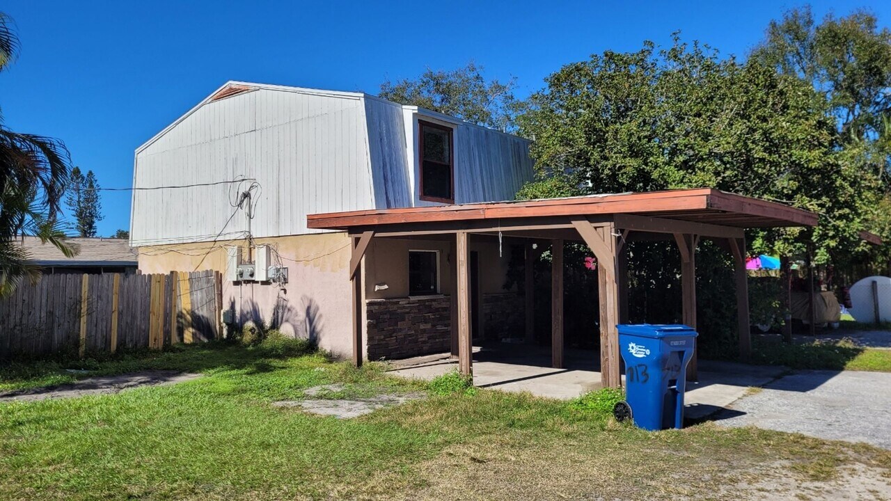 713 66th Ave W in Bradenton, FL - Building Photo