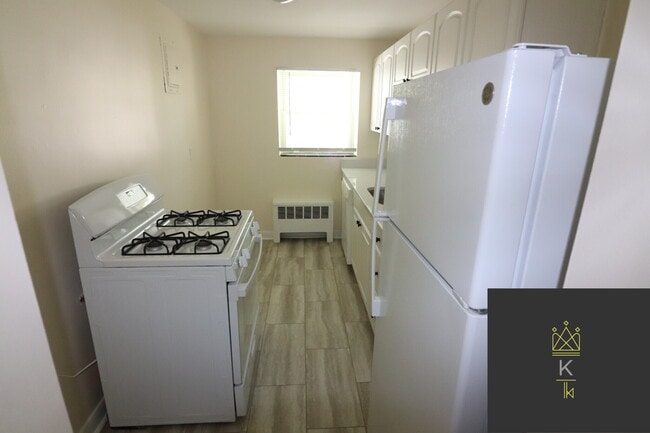 47 Broadway, Unit 11 in Arlington, MA - Foto de edificio - Building Photo