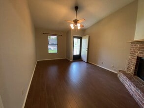 702 Blackwell Ave, Unit b in Manchaca, TX - Building Photo - Building Photo