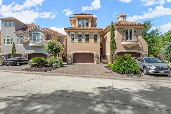 106 La Vie Dr