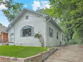 1111 Lawton Pl SW in Atlanta, GA - Building Photo - Building Photo