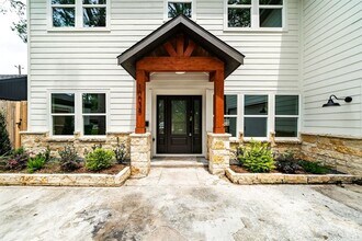 10038 Westview Dr in Houston, TX - Building Photo - Building Photo