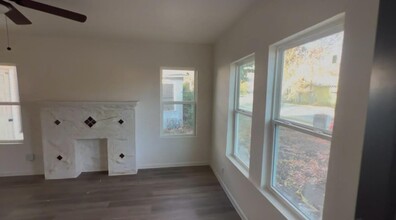 2215 N Elmendorf St-Unit -A in San Antonio, TX - Building Photo - Building Photo