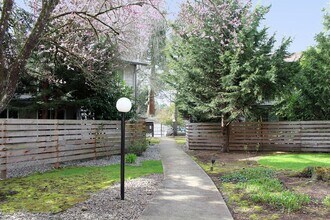 6755-6755 SW Terri Ct in Portland, OR - Building Photo - Building Photo