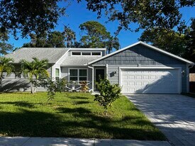 3024 Woodpine Cir in Sarasota, FL - Building Photo