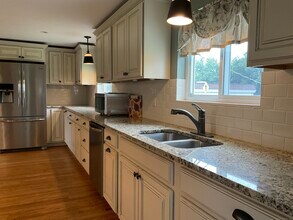 25 Medford St in Glastonbury, CT - Building Photo - Building Photo