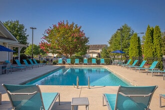 Stratford at Hillcrest in Winston-Salem, NC - Foto de edificio - Building Photo