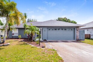 5146 Old Ashwood Dr in Sarasota, FL - Building Photo