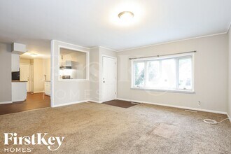 17 Fir St in Carpentersville, IL - Foto de edificio - Building Photo