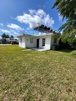 1998 NE 135th St in North Miami, FL - Building Photo