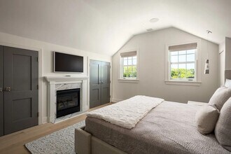 27 Howard St in Sag Harbor, NY - Building Photo - Building Photo