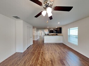 823 Chatham Walk Dr in Ruskin, FL - Building Photo - Building Photo