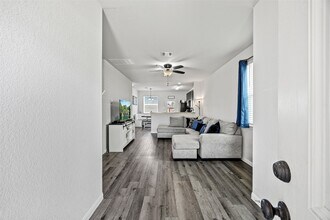 4827 Purple Wisteria Ln in Spring, TX - Foto de edificio - Building Photo