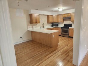 4 Edgemoor Cir, Unit 1 in Wellesley, MA - Building Photo - Building Photo