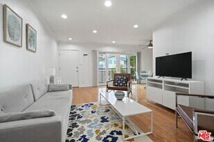 924 5th St in Santa Monica, CA - Building Photo