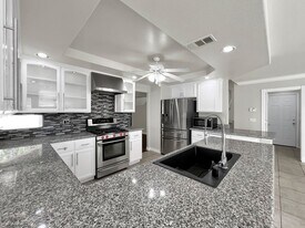 595 Campus Oaks Ct in Las Vegas, NV - Building Photo