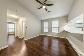 406 W Johanna St in Austin, TX - Building Photo - Building Photo