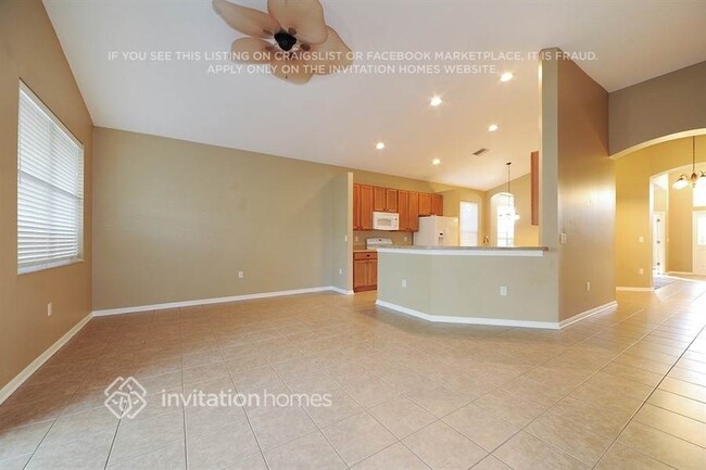 4553 Gateway Blvd in Wesley Chapel, FL - Foto de edificio - Building Photo