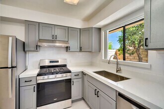 74465 Driftwood Dr, Unit 3 in Palm Desert, CA - Building Photo - Building Photo