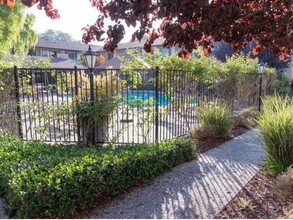 El Portal Apartments in Mountain View, CA - Foto de edificio - Building Photo