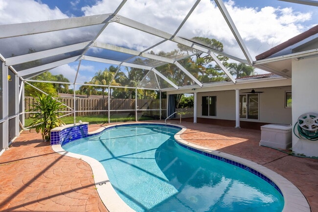 905 Sunset Rd in Boynton Beach, FL - Building Photo - Building Photo