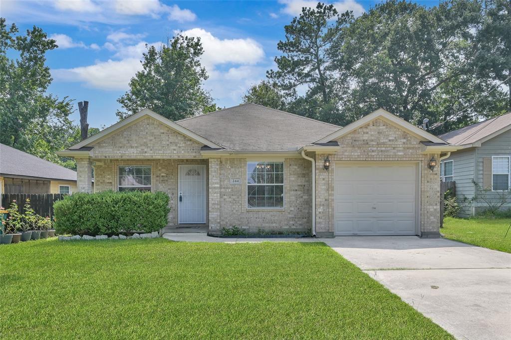 244 Longview St in Conroe, TX - Building Photo