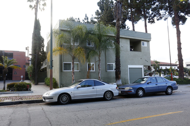 224 S Louise St in Glendale, CA - Building Photo - Building Photo