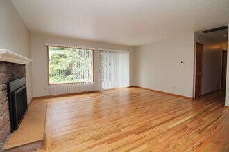 17681 Mardee Ave in Lake Oswego, OR - Building Photo - Building Photo
