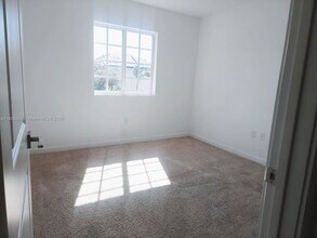 1363 NW 208th Terrace in Miami Gardens, FL - Building Photo - Building Photo