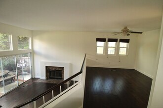 1081 Barber Ln in Ventura, CA - Building Photo - Building Photo