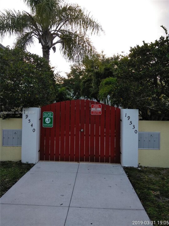 19540 SW 103rd Ct in Cutler Bay, FL - Building Photo