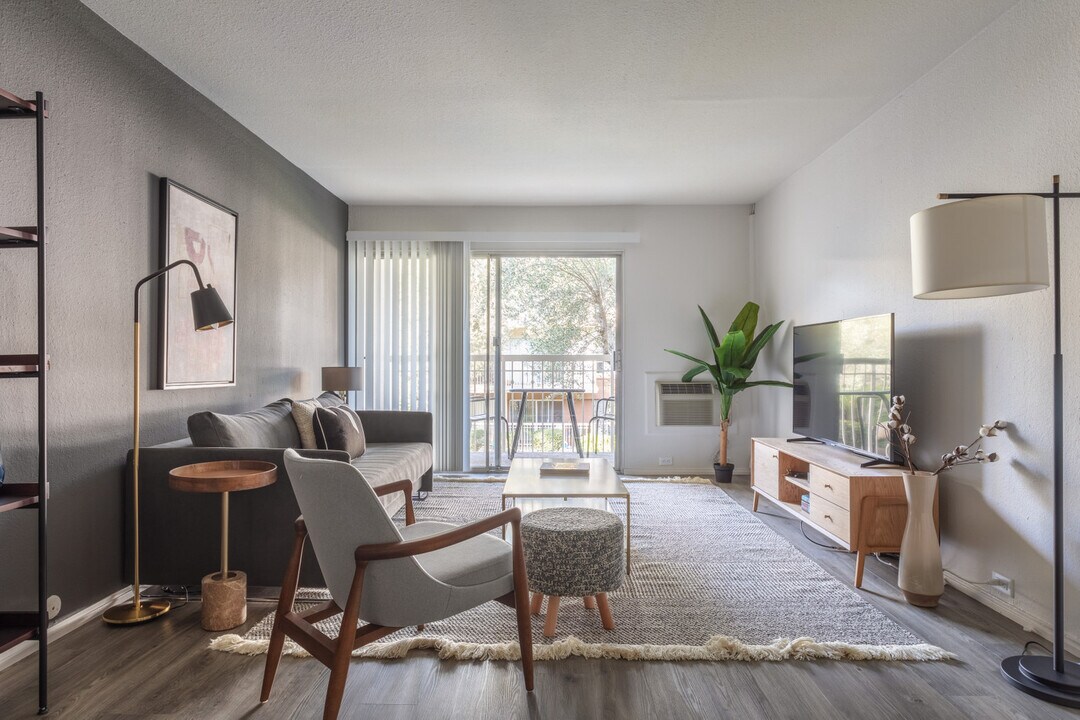555 W Middlefield Rd, Unit FL2-ID261 in Mountain View, CA - Building Photo