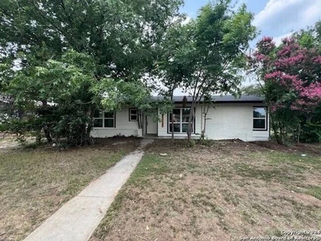 3735 La Sabre Dr in San Antonio, TX - Building Photo - Building Photo