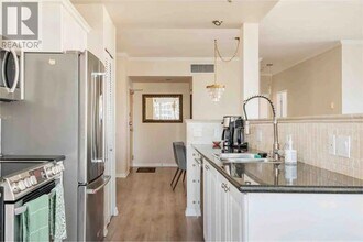 1166 Melville St in Vancouver, BC - Building Photo - Building Photo